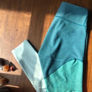 Outdoor Voices Colorblock 7/8 Spring Leggings